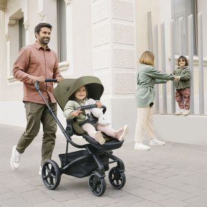 Easywalker Harvey 3 отлично подходит для прогулок по городу