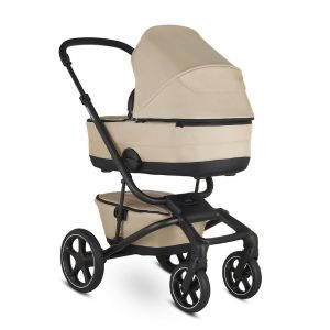 Уютную колыбель легко установить на шасси коляски Easywalker Jimmey